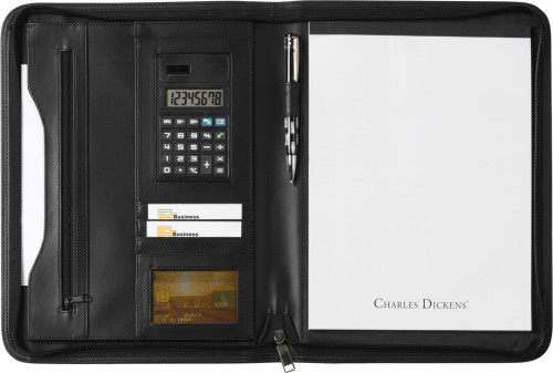 Charles Dickens Dokumentenmappe aus Kunstleder, ca. DIN A4-Format, mit 6 Einsteckfächern, Schreibblock, Taschenrechner und Metallplätchen für Gravuren, verpackt in einer Non-Woven Tasche und Geschenkbox (Lieferung ohne Stift). - Bild vergrößern